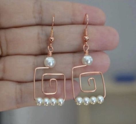 Faux white pearl Copper wire wrapped maze earring | eBay Wire Earrings Handmade, Wire Jewelry Earrings, Wire Jewelry Patterns, Maze Design, Diy Wire Earrings, Wire Wrap Jewelry Designs, Diy Jewelry Earrings, Wire Earring, Beaded Earrings Diy