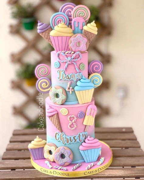 Aesthetic Birthday Cakes Candy Theme Cake Birthday, New Trend Cake Design, Candyland Theme Cake, Candy Themed Cake, Birthday Dinner Dresses, Pink Birthday Cake Ideas, Barbie Backdrop, Candy Theme Cake, Barbie Themed Birthday Party