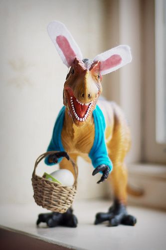 Here Comes Peter Cottontail, Easter Bonnet, Decoration Originale, Easter Candy, Easter Time, Hoppy Easter, Plastic Animals, Easter Fun, Kraken