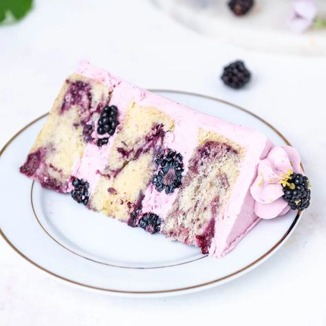 Fresh blackberry cake made with lots of juicy fresh blackberries and a hint of lime! This is a must-make dessert for summer! This cake has just a hint of lime that brings out that fresh flavor of the berries. Plus tips on how to keep your blackberry cake from turning brown after baking and get those perfect swirls of blackberry puree in each slice. Blackberry Cake Recipe, Cake Pan Sizes, Sugar Geek, Blackberry Cake, Cake Mug, Lime Cake, White Cake Recipe, Sweet Dough, Mary Berry