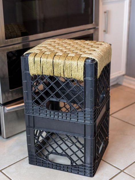 Milk Crates Diy, Milk Crate Furniture, Crate Stools, Modern Kitchen Stools, Milk Crate Storage, Plastic Milk Crates, Woven Stool, Stool Diy, Craft Table Diy