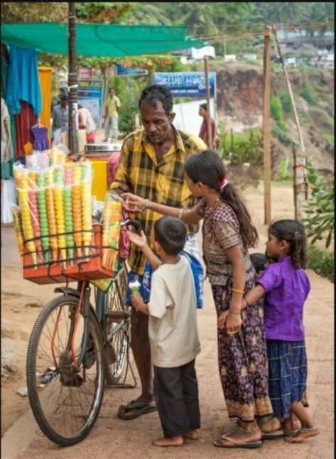 Indian Photography Street, Composition Reference Photo, Indian Culture Photography, Figure Composition, Memory Drawing, Street Photography People, Childhood Memories Art, Composition Drawing, City Life Photography