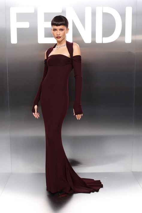 Fendi Gown, Zendaya Red Carpet Looks, Fendi Haute Couture, Burgundy Gown, Fendi Dress, Zendaya Outfits, Zendaya Style, Baby Bangs, Short Bangs