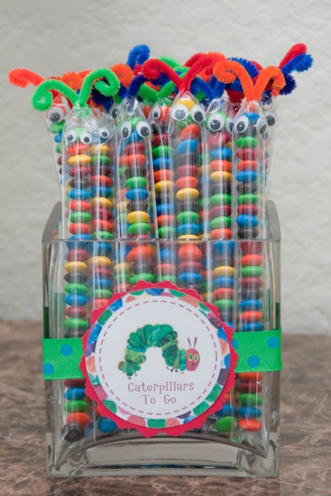 Cute favor idea for a Bug Party Very Hungry Caterpillar Party, Caterpillar Party, Hungry Caterpillar Party, Hungry Caterpillar Birthday, Candy Crafts, Butterfly Party, The Very Hungry Caterpillar, Butterfly Birthday, Very Hungry Caterpillar