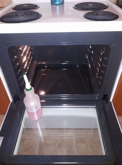 Homemade Oven Cleaner, Cleaning Painted Walls, Diy Hanging Shelves, Oven Cleaner, Glass Cooktop, Deep Cleaning Tips, Wine Bottle Diy Crafts, Wine Bottle Diy, Oven Cleaning