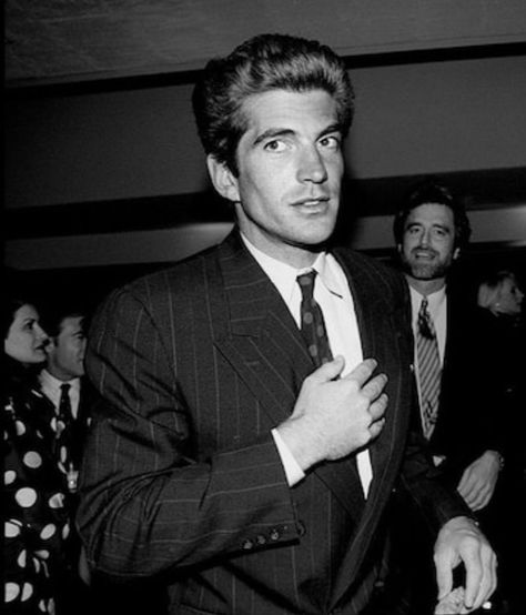 John F. Kennedy Jr. on Instagram: “November 1992. JFK Jr at a party for Kelly Klein’s book, “Pools”. Carolyn was also at this event but isn’t pictured. #rip #jfkjr #jfkjnr…” Jfk Junior, San Simon, The Kennedys, Gianni Agnelli, John Junior, Jfk Jr, Reality Tv Stars, Dear John, Jackie O