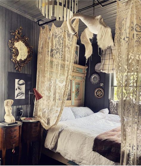 Muted Bedroom, Vintage Lace Curtains Bedroom, Eclectic Bedding Ideas, Divided Bedroom, Siren Bedroom, 20s Bedroom, Victorian Style Bedroom, Glamour Room, Victorian Bohemian Decor