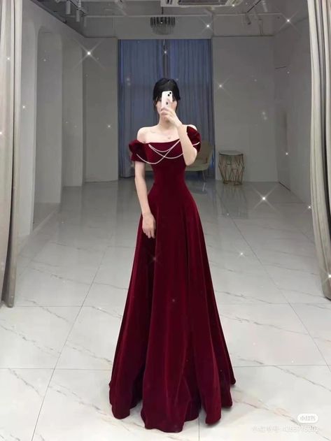 Aesthetic Prom Dress, Velvet Red Dress, Vestidos Color Vino, Gaun Koktail, Red Ball Gown, Dark Red Dresses, Gowns Dresses Elegant, Valentines Day Dresses, Fashion Drawing Dresses