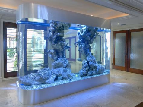 Aquariums In Homes, Big Aquarium Design, Aquriam Ideas Home, Luxury Fish Tanks, Luxury Aquariums Home, Home Tv Wall Aquarium, Big Fish Tank, Large Home Aquarium, Big Aquarium Living Rooms