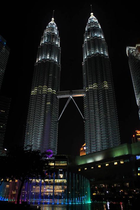 petronas-towers-night-view-kuala-lumpur Petronas Towers, Kuala Lumpur City, Bf Picture, Malaysia Airlines, Russell Crowe, Scenery Photography, Nba Pictures, Night Scenery, Night View