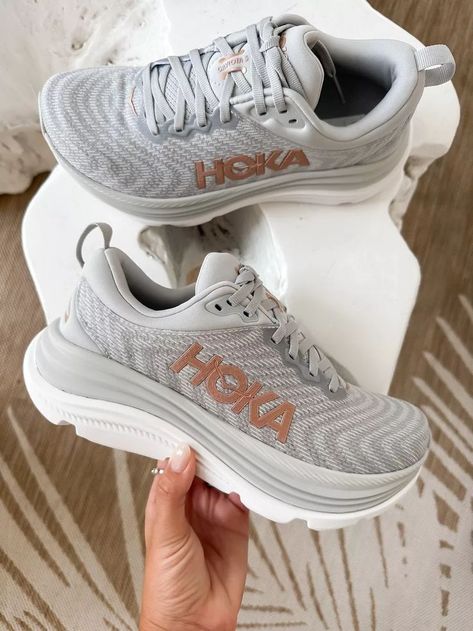 Hoka Tennis Shoes, Hoka Shoes Woman, Mom Shoes, Clothing Finds, Gym Attire, Hoka Shoes, Shoes Ideas, Womens Tennis Shoes, Gym Clothes Women