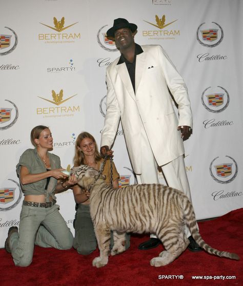 Shaquille O'Neal's 2006 birthday party. Scarface theme. SPARTY! was hired to recreate the Tony's sister, Gina Montana's new beauty salon. Scarface Party, 2006 Birthday, Gangster Party, Tony Montana, Shaquille O'neal, Theme Birthday, 50th Birthday Party, 5th Birthday, Themed Party