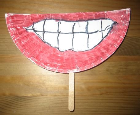 Funny Teeth Craft to promote dental health! Pediatric Dentist St. Louis - www.kidsdentistry.com Teeth Craft, Dentist Crafts, Dental Health Preschool Crafts, Dental Health Crafts, Dental Health Unit, Dental Health Week, Dental Health Preschool, Dental Health Activities, Dental Health Month