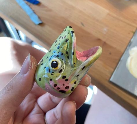 Chloe M. Giroux on Instagram: "I needed a toothbrush holder so what did I do? I made a clay fish head 🐟✨💕 I love him and I hope he will hold my toothbrush for years to come :’) . . . #illustration #illustrator #clay #sculpey #sculpeyclay #sculpeyclaycreations #crafts #anxietycrafts #anxietyrelief #kidlitart #kidlitillustrator #trout #rainbowtrout #fish #acrylic #acrylicpainting" Fish Air Dry Clay, Fish Sculpture Clay, Air Dry Clay Fish, Clay Toothbrush Holder, Air Dried Clay Projects Ideas, Fish Acrylic, Clay Pipes, Clay Fish, Fish Head