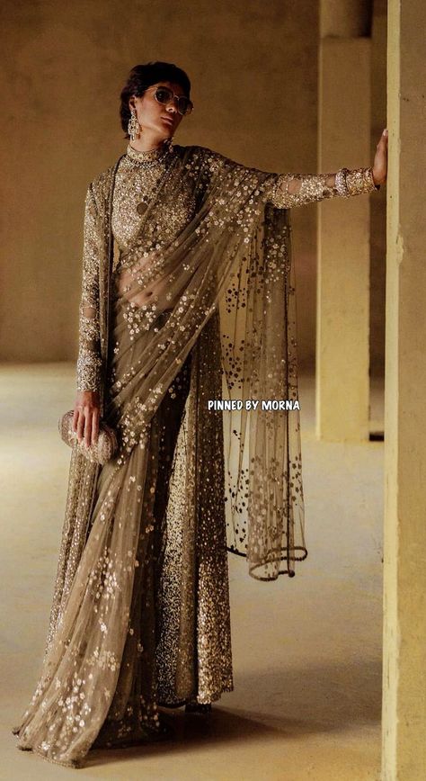 Bride Reception Dresses, Engagement Saree, Sabyasachi Mukherjee, Sabyasachi Sarees, Golden Saree, Indian Wedding Gowns, Fancy Sarees Party Wear, Indian Fashion Saree, Saree Designs Party Wear