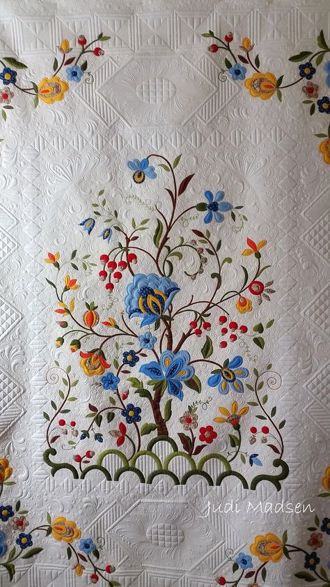 Tree of Life quilt, quilted by Judi Madsen, pieced and appliqued by Jeanna Digital Longarm Quilting Designs, Tree Of Life Quilt, Patchwork Quilting Designs, Applique Flower, Flower Garden Quilt, Freemotion Quilting, Whole Cloth Quilts, Longarm Quilting Designs, Applique Quilt Patterns