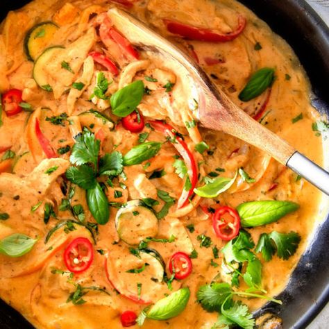 Thai Chicken Curry - Carlsbad Cravings Thai Red Curry Chicken Recipe, Curry Coconut Chicken, Thai Red Curry Chicken, Thai Curry Recipes, Thai Chicken Curry, Curry Coconut, Red Curry Chicken, Quick Meal Prep, Chicken Curry Recipe