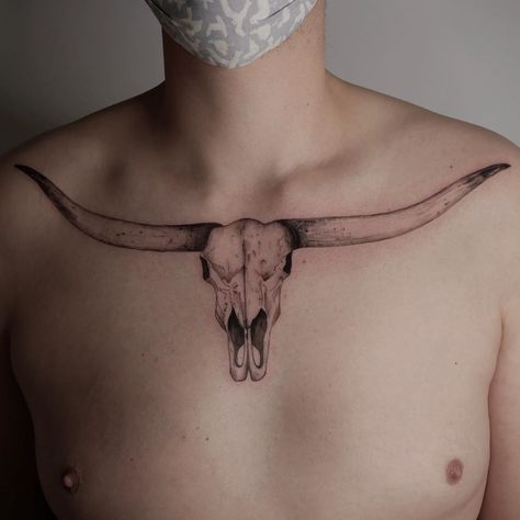 Ali on Instagram: “Texas longhorn ♥” Texas Longhorn Skull Tattoo, Longhorn Chest Tattoo, Longhorn Tattoo For Men, Long Horn Tattoo Ideas, Bull Horn Tattoo, Texas Longhorn Tattoo, Longhorn Skull Drawing, Longhorn Skull Tattoo, Mens Back Tattoo