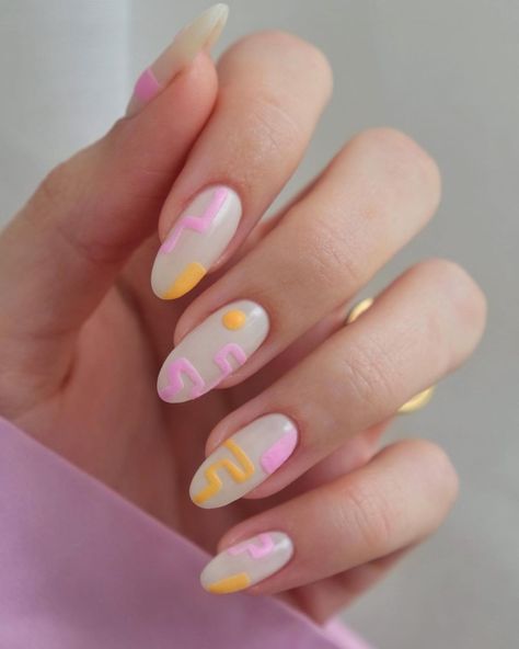 Nail Ideas Abstract, Abstract Nails Short, Abstract Nail Art Simple, Simple Abstract Nails, Summer Abstract Nails, Abstract Summer Nails, Blob Nails, Nails Art Winter, Squiggle Nails