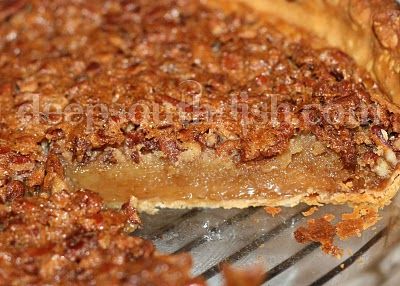 This recipe is just good ole, classic and basic, old fashioned, southern pecan pie the way I love it. Yummy Pie, Dessert Crepes, Southern Pecan Pie, Deep South Dish, Pecan Pie Recipe, Pie Dessert, Pecan Pie, Down South, Southern Recipes