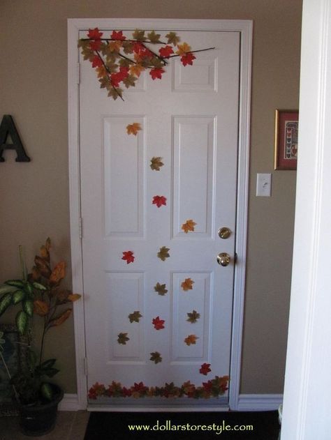 decorate an interior door for fall Jesenja Dekoracija, Preschool Door, Fun Fall Decor, Diy Candle Sticks, Easy Fall Wreaths, Diy Planter Box, Diy Trellis, Faux Leaf, Felt Leaves