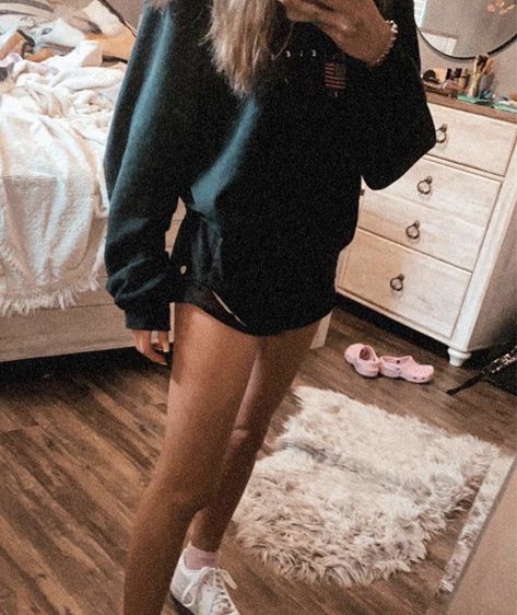 Outfit Ideas With Black Shorts, Outfits With Shorts, Cute Outfits With Shorts, Outfits Shorts, Chic Outfit Ideas, Zebra Stripes, Shorts Outfit, Lululemon Shorts, Chic Outfit