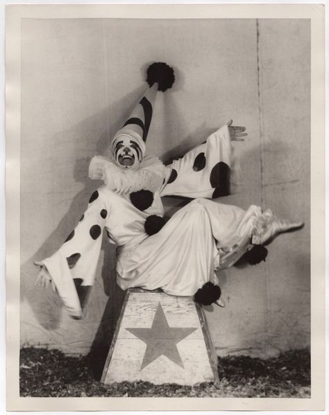 Pierrot Costume, Pierrot Clown, Clara Bow, Cute Clown, Vintage Clown, Creepy Clown, Clown Costume, Jazz Age, Vintage Circus