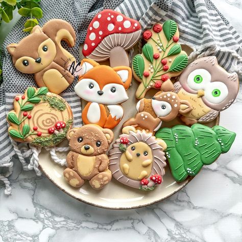 Forest Animal Cookies Animals Cookies Decorated, Forest Theme Cookies, Forest Cookies Decorated, Forest Animal Cookies, Iced Animal Cookies Desserts, Forest Animals Cookies Decorated, Wild Animal Royal Icing Cookies, Friends Cookies, Animals Cookies