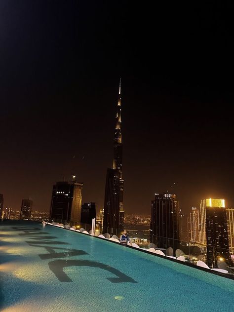 Dubai Hotel Luxury, Dubai Views, Dubai Pool, Bvlgari Hotel, Nyc Penthouse, Dubai Beach, Billionaire Lifestyle Luxury Living, Dubai Aesthetic, Pool View