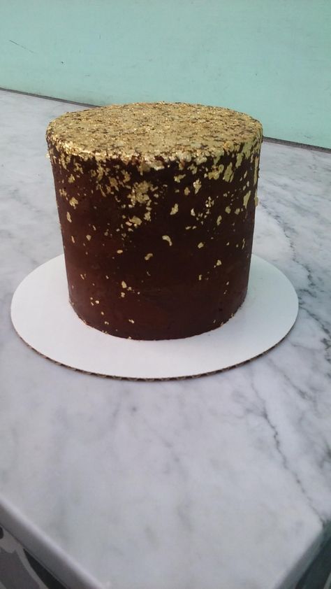 [Homemade] Marble cake with salted caramel interior frosting and chocolate exterior decorated with 24K gold flakes. http://ift.tt/2lDhtS8 Cake With Gold Flakes, Homemade Marble Cake, Caramel Interior, Beach House Wedding, Cake With Gold, Marble Cake, Gold Flakes, Cake Decorating Ideas, Cake Creations