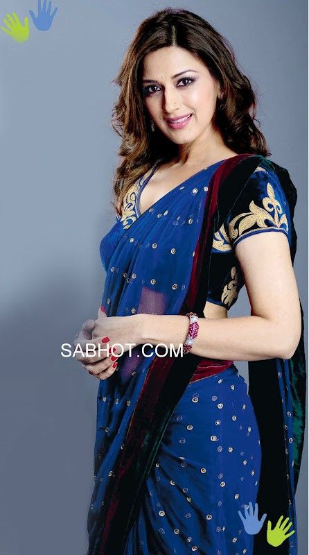 Saree Side Pose, Sonali Bendre, Side Pose, Sonia Agarwal, Freida Pinto, India Dress, Backless Blouse, Blue Saree, Indian Beauty Saree