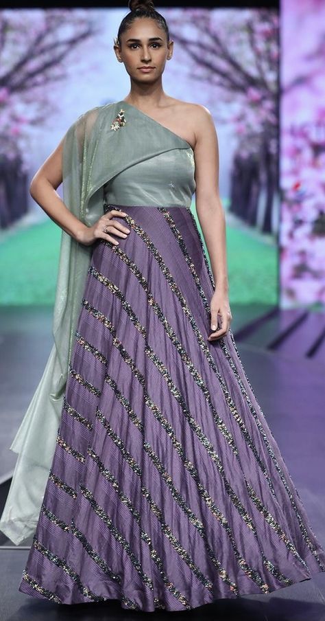 Lavender Maxi Dress, Dress With Drape, Purple Color Combinations, Teenager Fashion, Cape Lehenga, Green And Lavender, Combination Dresses, Light Green Dress, Best Gowns