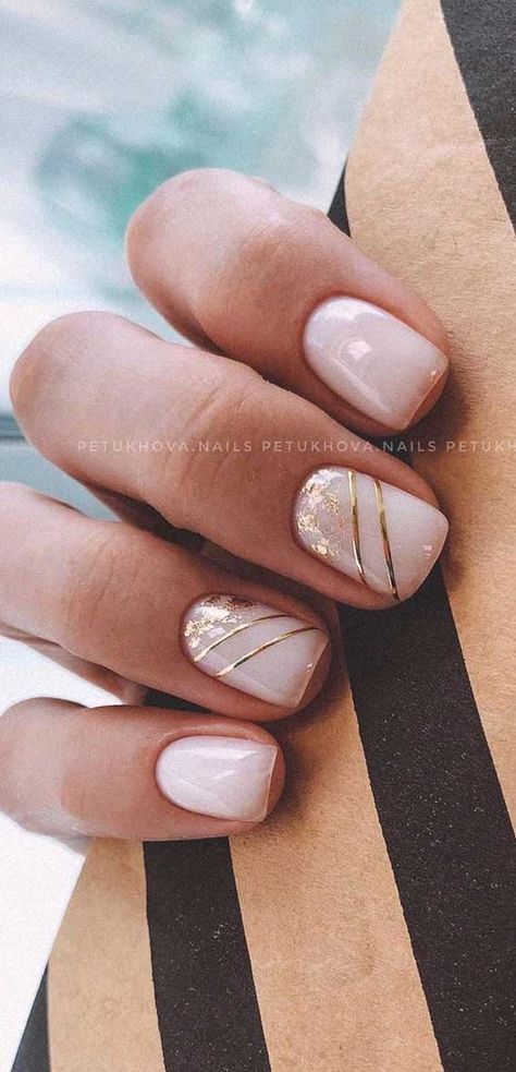 We've compiled a list of 21 trendy nail designs with lines that you'll love in this post. Enjoy browsing through each one them! Nail Designs With Lines, Designs With Lines, Line Nail Designs, Trendy Nail Designs, Lines On Nails, Designs Nail, Trendy Nail, Short Nail Designs, Neutral Nails