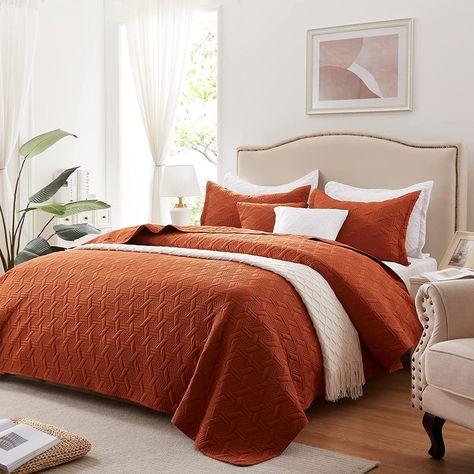 California King Quilts, King Size Quilt Sets, King Quilt Sets, Orange Bedding, Fall Bedding, Bedroom Orange, Cama King, Summer Quilts, Classic Bedroom