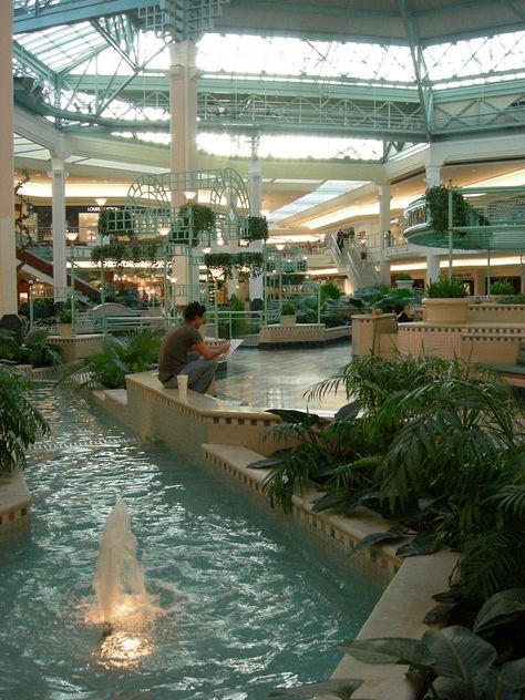 Mall Fountain, Aesthetic Fountain, Mall Rats, Beach Mall, Aesthetic Mall, Mall Aesthetic, 70s Interior Design, Garden Mall, Shopping Mall Design