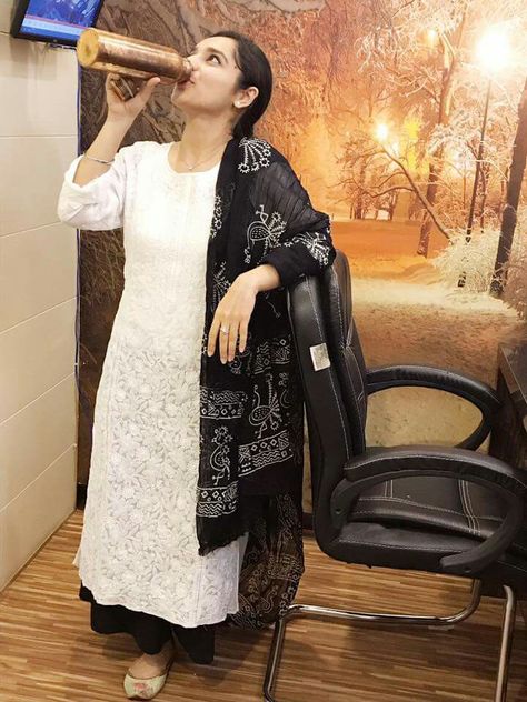 black white White And Black Suits For Women Indian, Black Dupatta Outfit, Black And White Kurti Design, Black And White Kurti, White Kurti, Model Woman, Indian Designer Suits, Simple Kurta Designs, Salwar Designs