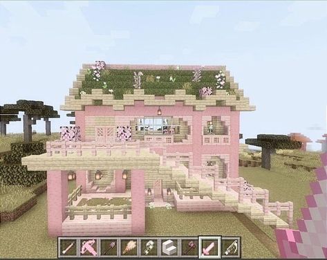 Disney Princess Minecraft Houses, Pink Houses In Minecraft, Lover House Minecraft, Minecraft Pink House Tutorial, Cutecore Minecraft House, Pink Mc House, Mincraft Idea Houses Coquette, Minecraft Building Ideas Kawaii, Hello Kitty Minecraft Builds