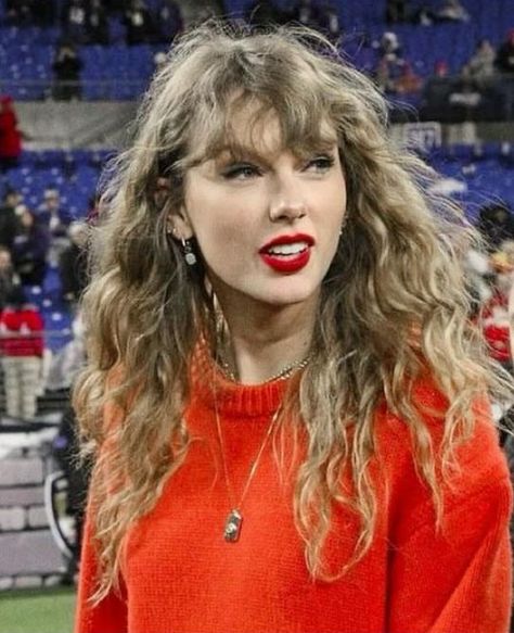 Taylor Swift Curly Hair, Estilo Taylor Swift, Red Taylor, Long Live Taylor Swift, Live Taylor, Taylor Swift 13, Taylor Swift Pictures, Taylor Swift Style, Taylor Alison Swift