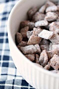 Nutella Muddy Buddies will bring smiles to kids and adults alike. So good! Nutella Puppy Chow, Gift Recipes, Puppy Chow Chex Mix Recipe, Nutella Snacks, Chex Mix Puppy Chow, Muddy Buddies Recipe, Muddy Buddy, Puppy Chow Recipes, Snack Mixes