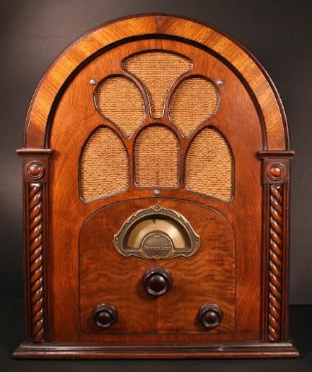 Atwater Kent 80 1930s Radio, Golden Age Of Radio, Antique Vintage Decor, Antique Radios, Retro Radios, Radio Vintage, Old Time Radio, Juke Box, Retro Radio