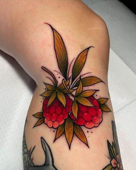 JOSHUA KISER 🌙 NEOTRADITIONAL on Instagram: “Tattooed my raspberry queen in our new studio yesterday 😘 check out her page @badwave.brows she’s doing awesome stuff @badwavetattoo 🌊…” Neotraditional Rib Tattoo, Traditional Raspberry Tattoo, Small Neo Traditional Tattoo, Neotraditional Peach Tattoo, Neotraditional Raspberry Tattoo, Witchy Neotraditional Tattoo, Fruit Tattoo, Neo Tattoo, Traditional Tattoo Flowers