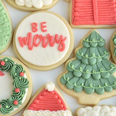 Selling Christmas Cookies, Packaging Buttercream Cookies, Christmas Cookie Buttercream Frosting, Christmas Holly Cookies, Winter Theme Cookies Decorated, Frosted Christmas Sugar Cookies, Christmas Buttercream Sugar Cookies, Thanksgiving Theme Cookies, Butter Cream Cookies Decorated