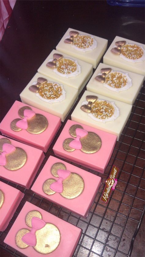 Minnie Mouse Rice Krispies Pink & Gold Minnie Mouse Rice Krispie Treats, Minnie Mouse Rice Crispy Treats, Minnie Baby Shower, Disney Silhouette Art, Mouse Cookies, Mickey Mouse Cookies, Disney Silhouette, Family Cake, Homemade Sweets