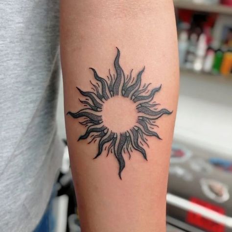 Sole Tattoo, Tattoos With Deep Meaning, Sun Tattoo Ideas, Celtic Tattoos For Men, Tato Minimal, Sun Tattoo Designs, Beginner Tattoos, Family Tattoo Designs, Scorpio Tattoo