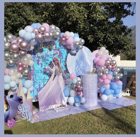 Frozen Birthday Backdrop Ideas, Elsa Birthday Theme Decoration, Frozen Themed Birthday Party Decoration Backdrops, Elsa Decorations Frozen Theme, Frozen Party Backdrop, Frozen Balloon Decorations, Frozen Theme Party Decorations, Frozen Backdrop, Frozen Birthday Decorations