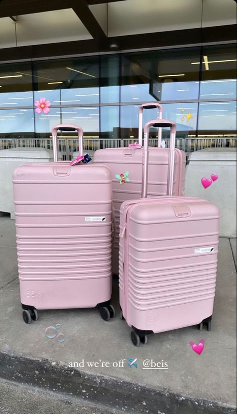 Suitcase For Women, Girly Luggage, Malas Aesthetic, Pink Luggage Aesthetic, Suitcases Aesthetic, Pink Suit Case, Pink Suitcase Aesthetic, Beis Luggage, Suitcase Aesthetic