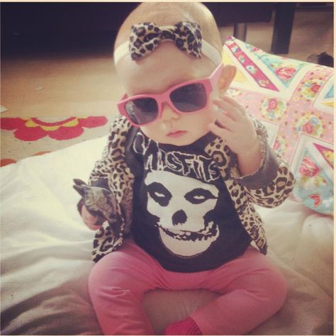 This will be my child haha the PERFECT mini punk! Trendy Boy Names, Trendy Girl Names, Punk Rock Baby, Punk Baby, Rock Baby, Mötley Crüe, Fashion Baby, Trendy Baby, Baby Outfits