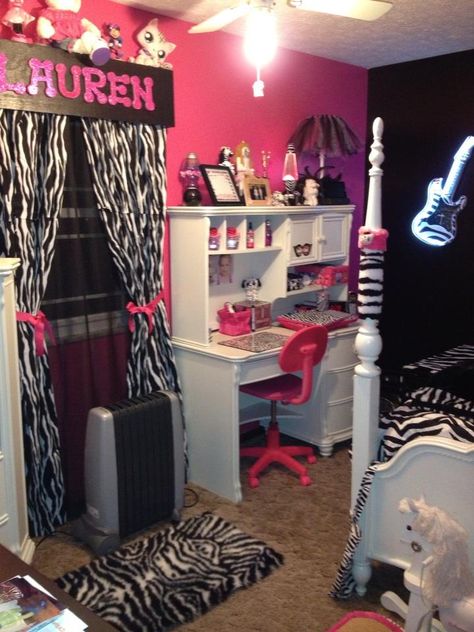 My girls room is already zebra and they have 2 windows, great idea for their names =]] Zebra Room Decor, 2000s Room, Zebra Bedroom, Zebra Room, Girl Bedrooms, Glam Bedroom, Pink Bedrooms, Girly Room, Nitty Gritty