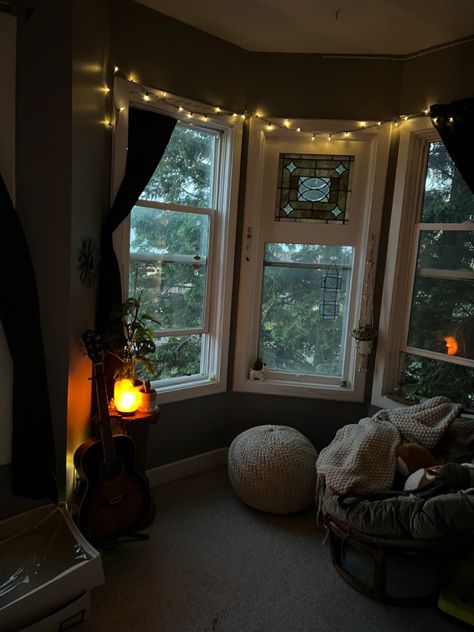 Granola Girl Room Aesthetic, Granola Bedroom Aesthetic, Granola Room Aesthetic, Granola Girl Bedroom, Granola Girl Room, Plant Room Decor, Plant Room Aesthetic, Basement Room, Aesthetic Plants