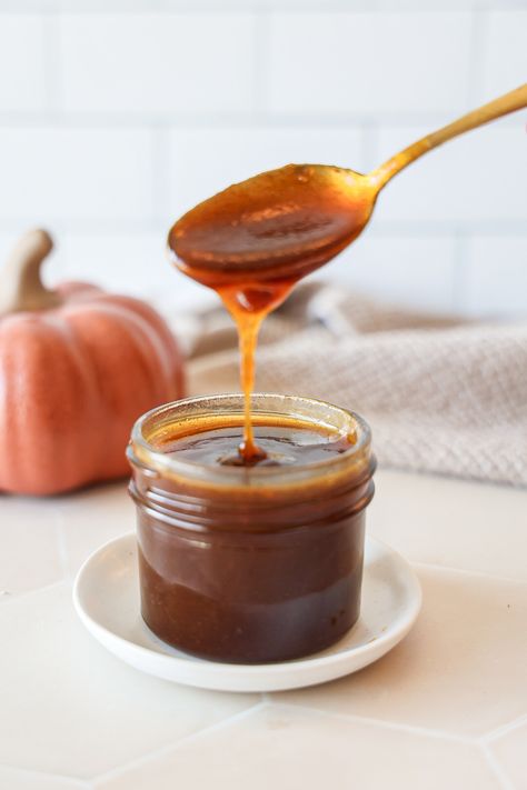 Pumpkin spice Infused maple syrup rEcipe Pumpkin Pie Syrup Recipe, Flavored Maple Syrup Recipes, Fall Simple Syrup, Infused Maple Syrup Recipes, Pumpkin Spice Syrup Recipe, Infused Maple Syrup, Maple Syrup Recipe, Pumpkin Pie Syrup, Pumpkin Streusel Muffins